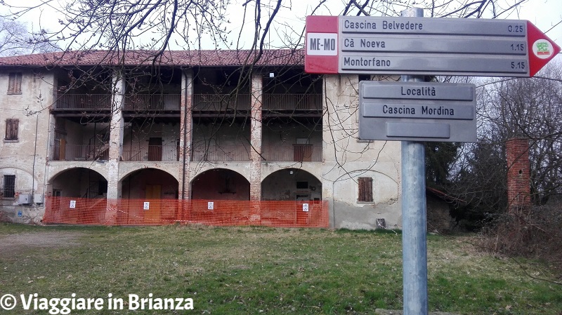 Cascina Mordina a Mariano Comense, i cartelli