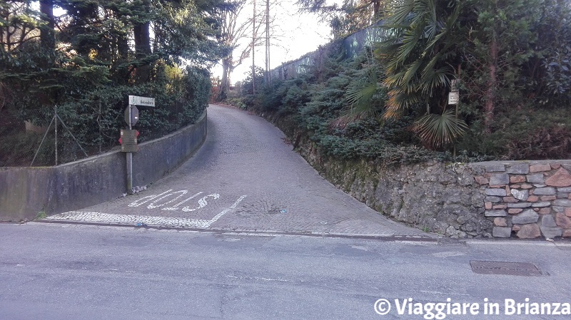 Sentiero 4 del Parco della Brughiera Briantea, l'attraversamento di via Sant'Agostino