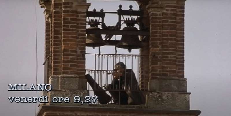 Film girati a Vimercate, Tutti gli uomini del deficiente: il campanile della chiesa del Convento di San Francesco