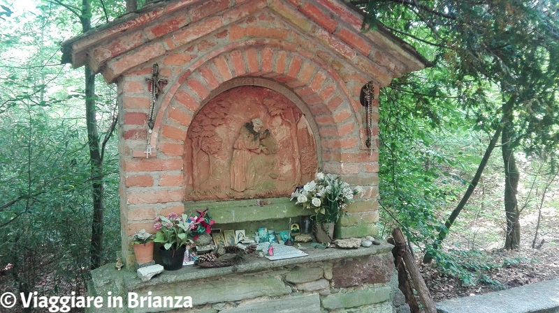 Il bassorilievo di San Francesco nel Parco della Brughiera Briantea