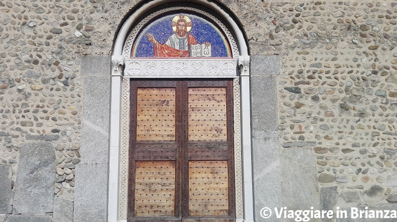 La lunetta con Cristo nella Basilica di Agliate