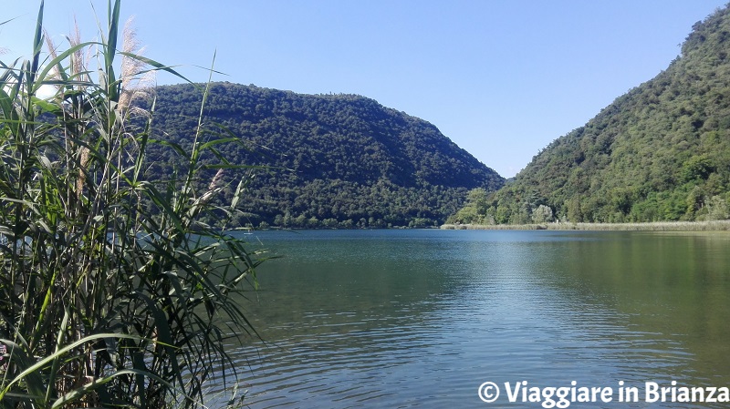 Il lago del Segrino per fare il bagno al lago in Lombardia