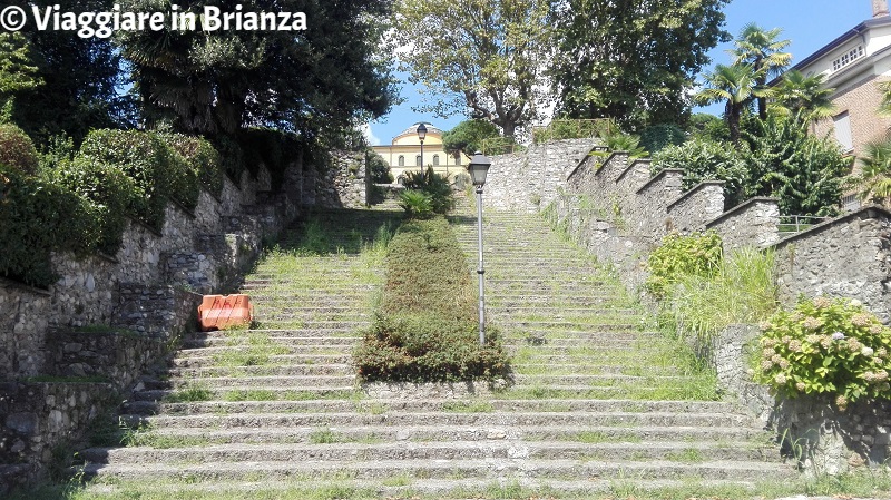 Cosa fare a Inverigo, la scalinata di Villa La Rotonda