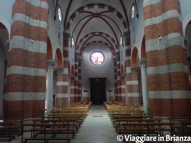 L'interno della chiesa di Muggiò