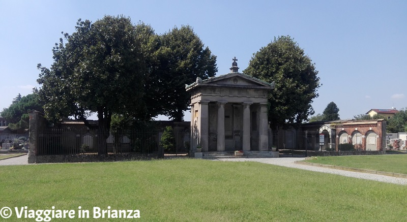 Il Mausoleo Casati Stampa al cimitero di Muggiò