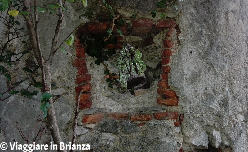 I ruderi del castello di Montorfano