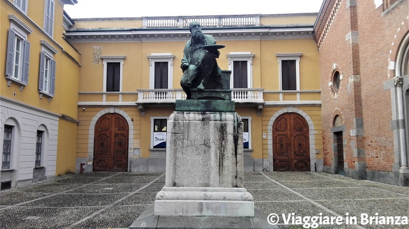 Cosa vedere a Monza, il Monumento a Mosè Bianchi