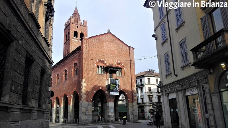 L'Arengario di Monza da via Italia