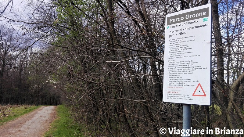 Il cartello per i ciclisti sul sentiero 28 del Parco delle Groane a Barlassina