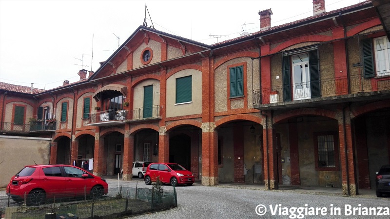 La corte dell'aia di Cascina Elena a Cremella