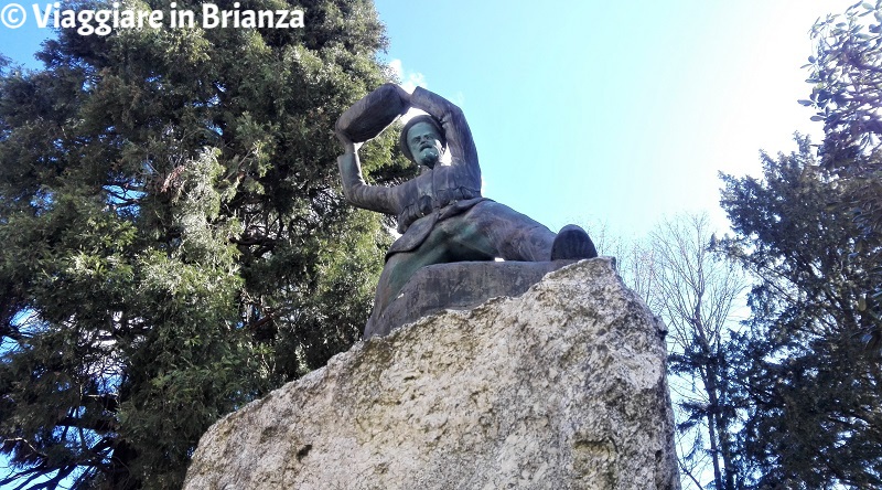 Cosa fare a Barzanò, il Monumento all'Alpino