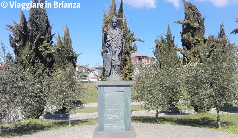 Cosa fare a Capiago Intimiano, la statua di Ariberto da Intimiano