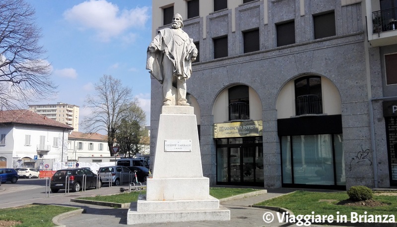 Cosa vedere a Monza, la statua di Garibaldi in tribunale