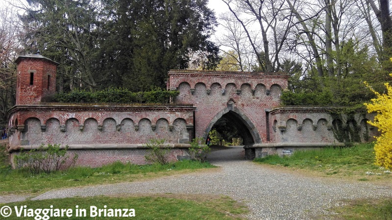 Cosa vedere nel Parco di Monza, le mura neogotiche