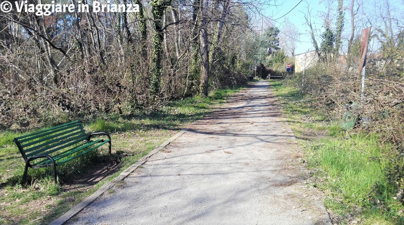 La panchina della pista ciclabile a Cesano Maderno