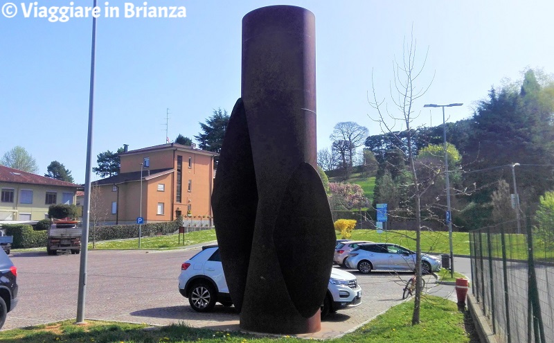 Cosa vedere a Cantù, la scultura Meridiana D 2000