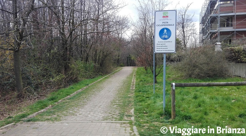 L'inizio della pista ciclabile 27 del Parco delle Groane a Seveso