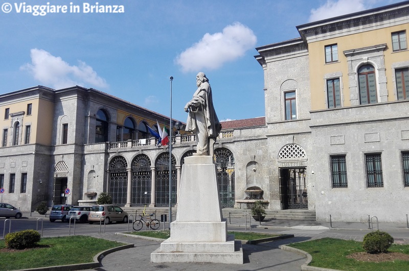 Statua di Giuseppe Garibaldi a Monza