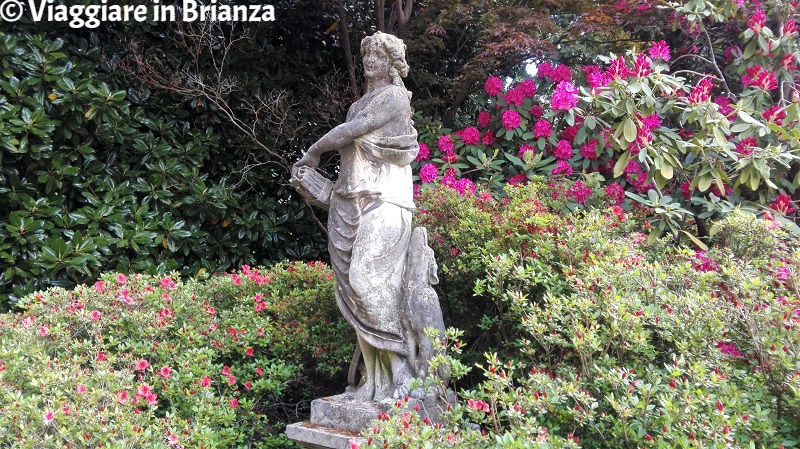 Cosa vedere a Fino Mornasco, la statua di Diana nel parco di Villa Mambretti