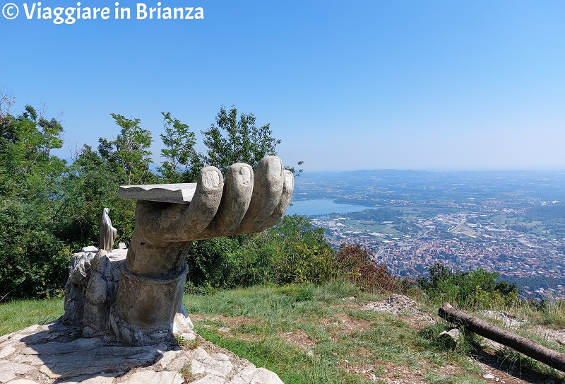 Croce Pessina, la scultura della mano