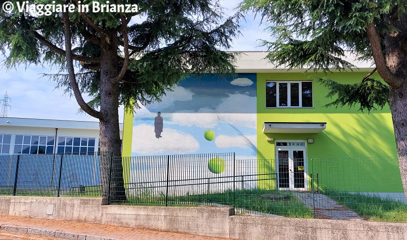 Murales a Merone, Omaggio a Magritte