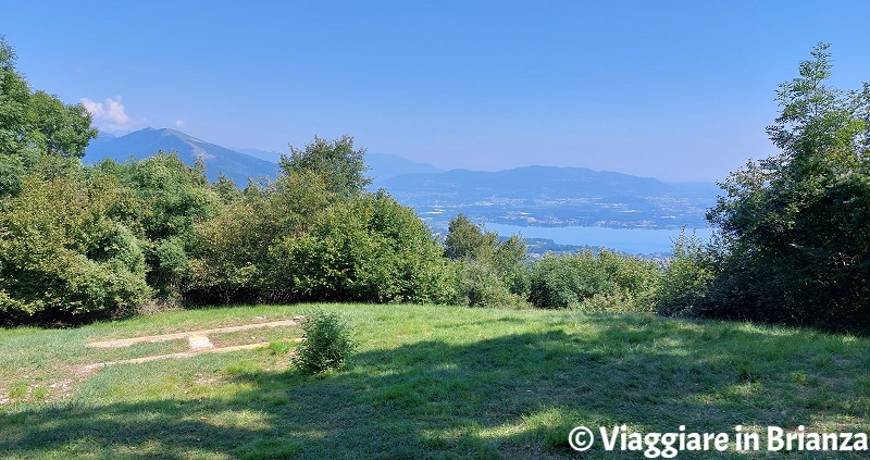 La vista sul lago di Pusiano dal Monte Panigas