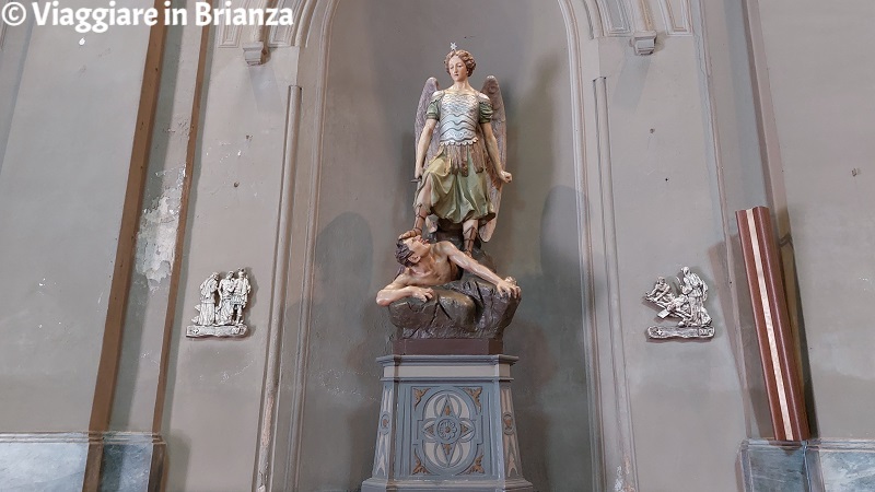 La statua di San Michele Arcangelo nel Santuario di San Rocco a Mariano Comense