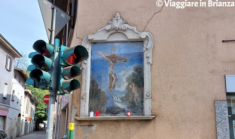 La Crocifissione di Cristo di Vittorio Viviani a Nova Milanese
