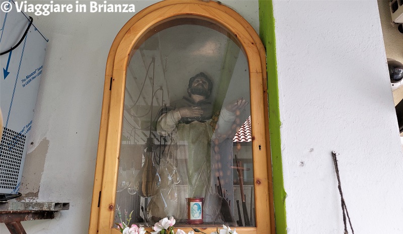 Nova Milanese, la statua di San Domenico nella Curt dela Leca