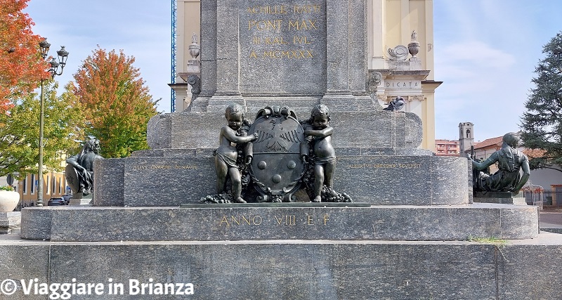 I putti con lo stemma pontificale del Monumento a Pio XI a Desio