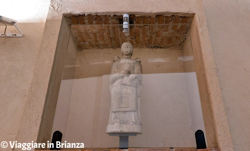 La statua di Santo Stefano a Mariano Comense