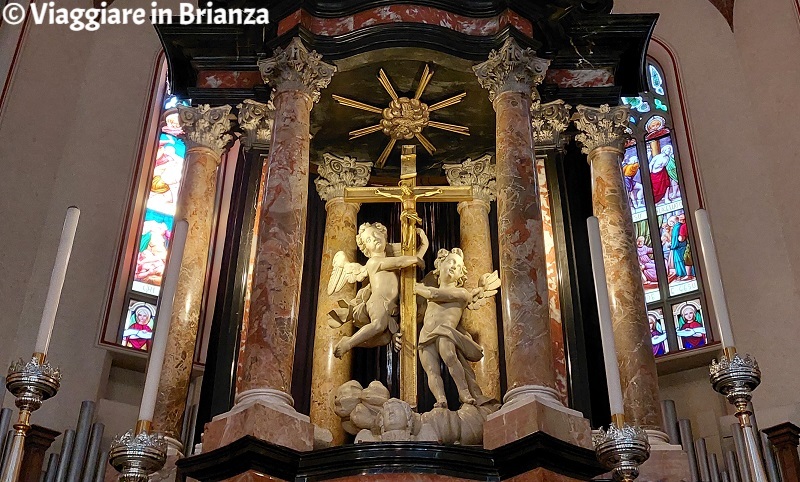 Cesano Maderno, Chiesa di Santo Stefano: la croce dell'altare maggiore