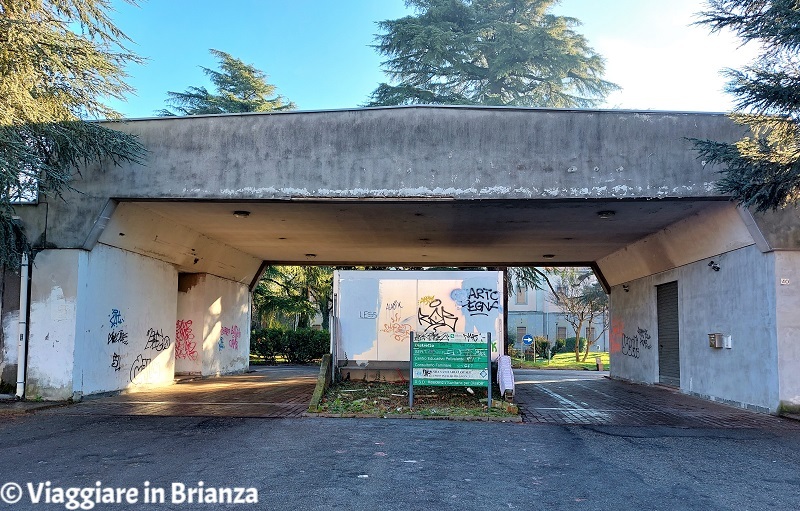 L'ingresso del manicomio di Mombello a Limbiate