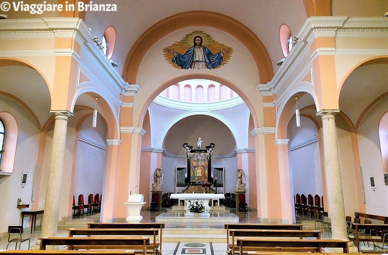 L'interno della Chiesa di San Carlo a Seregno