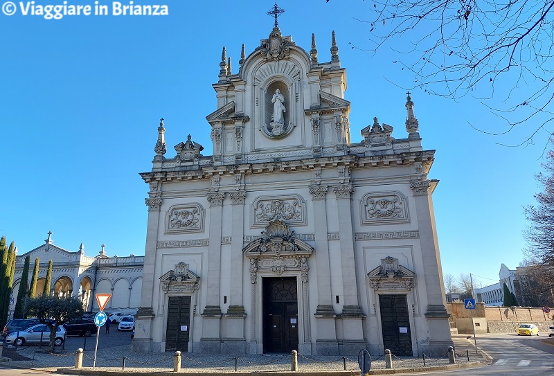 La facciata del santuario di Cantù