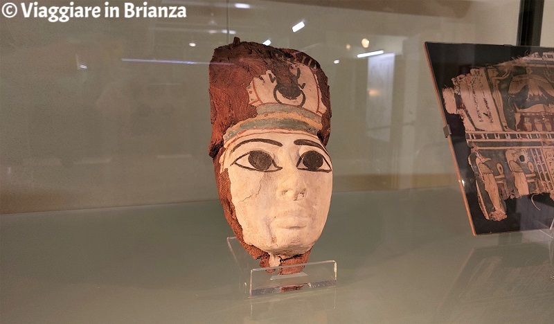 Faccia di sarcofago nel museo di Biassono