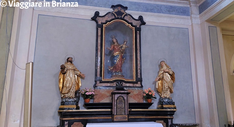 L'altare della Madonna del Rosario nel santuario di Cabiate