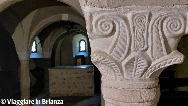 Capitello nella cripta della basilica di Agliate