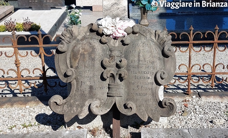 Cimitero di Carate Brianza, il sepolcro Battaglia