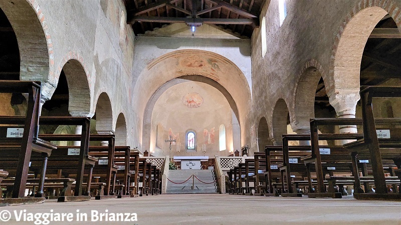 L'interno della basilica di Agliate a Carate Brianza