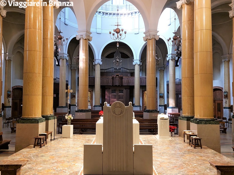 L'interno della basilica di Seregno