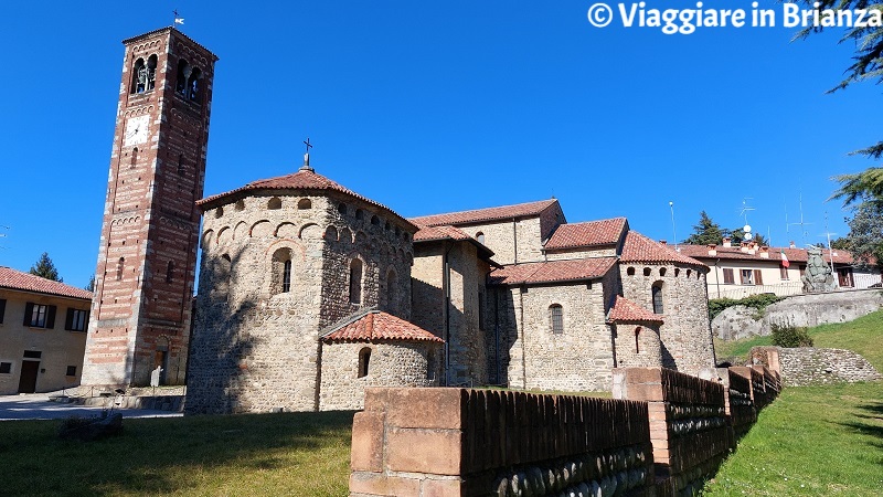 Il parco della Basilica di Agliate