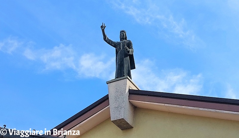 La statua di Cristo Re benedicente di Santo Caslini