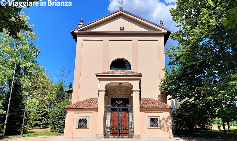 La facciata del Santuario della Madonna della Brughiera di Biassono