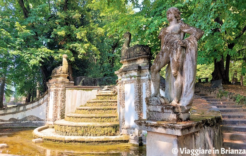 Giardino Arese Borromeo, la Fontana dei Dromedari del Cesto