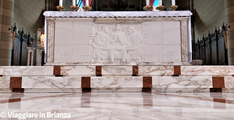 L'altare della chiesa di Cogliate