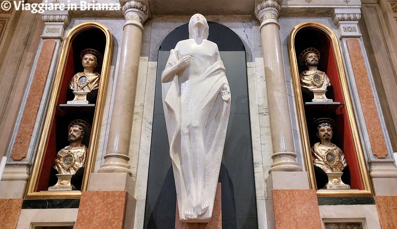 La scultura del Cristo risorto nella chiesa di Vighizzolo