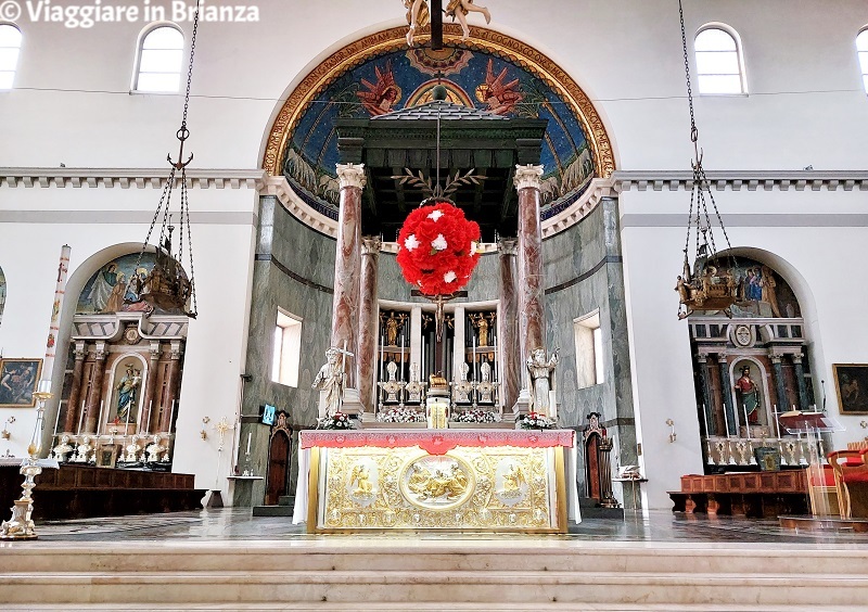 L'altare della Chiesa dei Santi Filippo e Giacomo