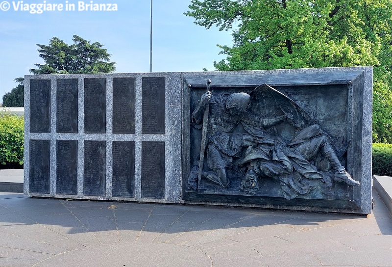 Il Monumento ai Caduti di Giussano con Alberto da Giussano