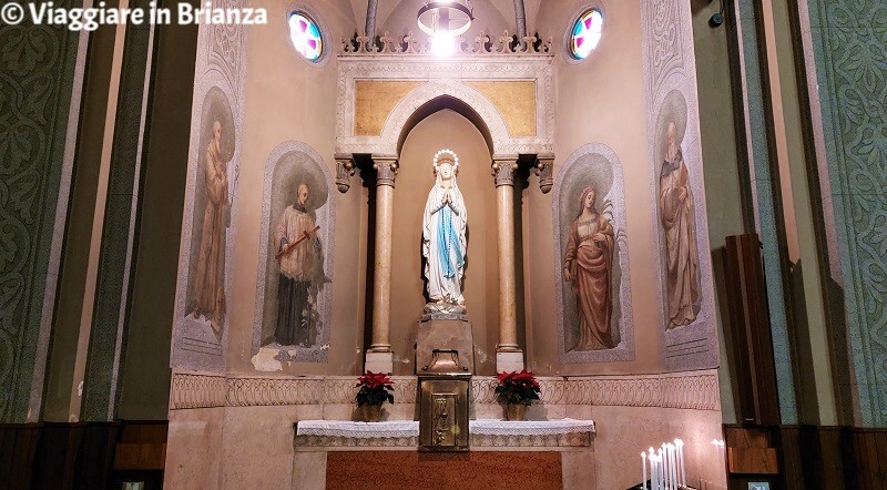L'altare della Madonna di Lourdes nella chiesa di Baruccana